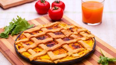 Crostata salata con ricotta, curcuma e prosciutto cotto