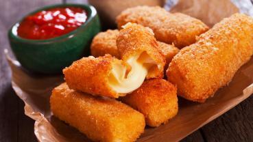 Crocchette di formaggio fritto greco (<i>saganaki</i>)