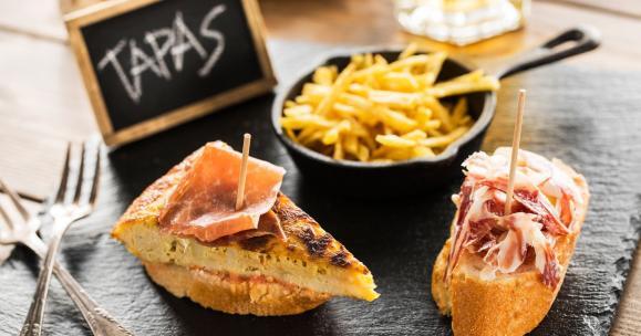 Tapas: cosa sono, storia e curiosità di una tradizione antica