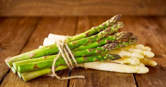 Asparagi selvatici e asparagi coltivati: tipi e differenze